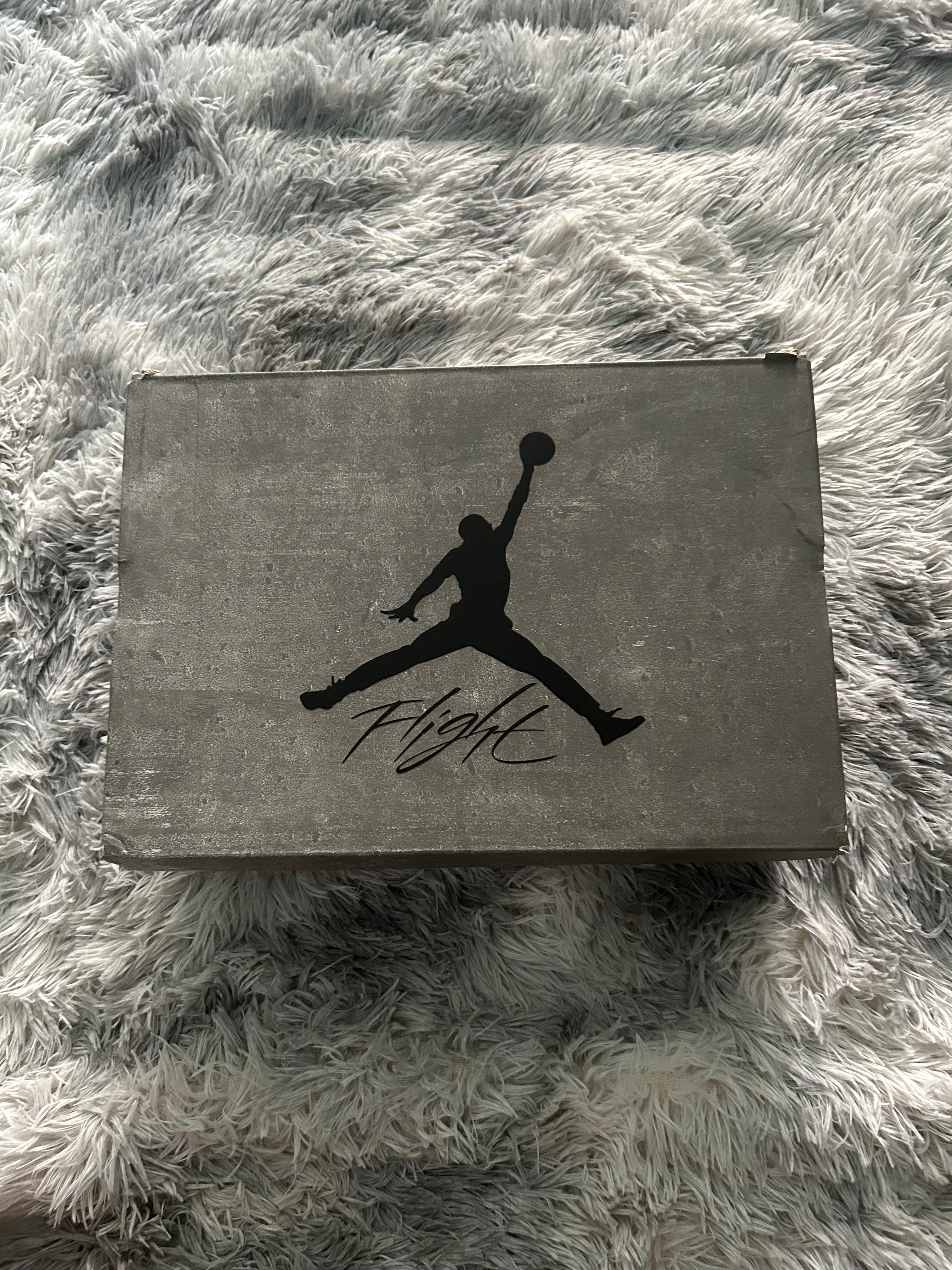 Air Jordan 4 Retro Cave Stone